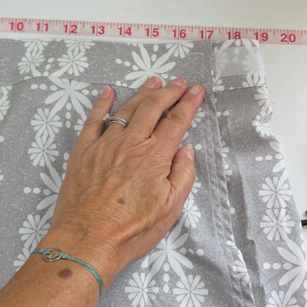 RipSkirt Hawaii Paia Maui Grey White Floral Wrap Skirt Length 2 Adjustable Large